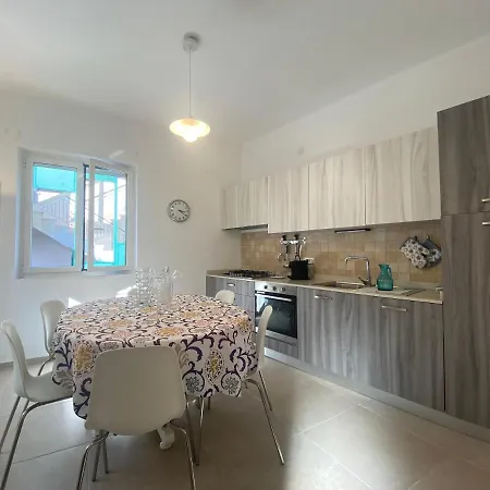 Comfortable Sea Holidays And Walks Apartment Moneglia